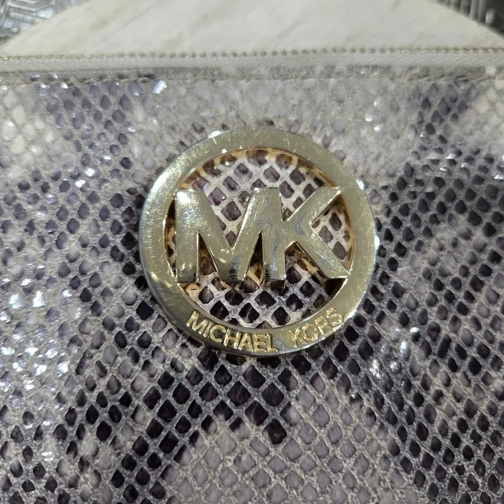 🐢 Michael Kors Snakeskin Clutch.